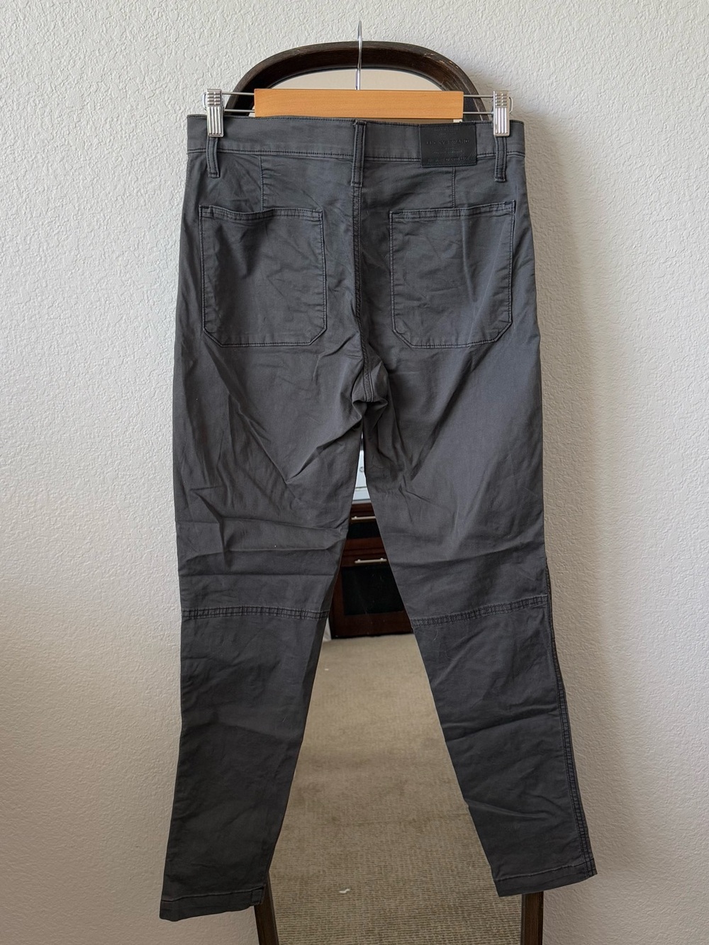 Lucky Brand Women’s Dark Gray The Cargo Pants Size 4 - Picture 2 of 5